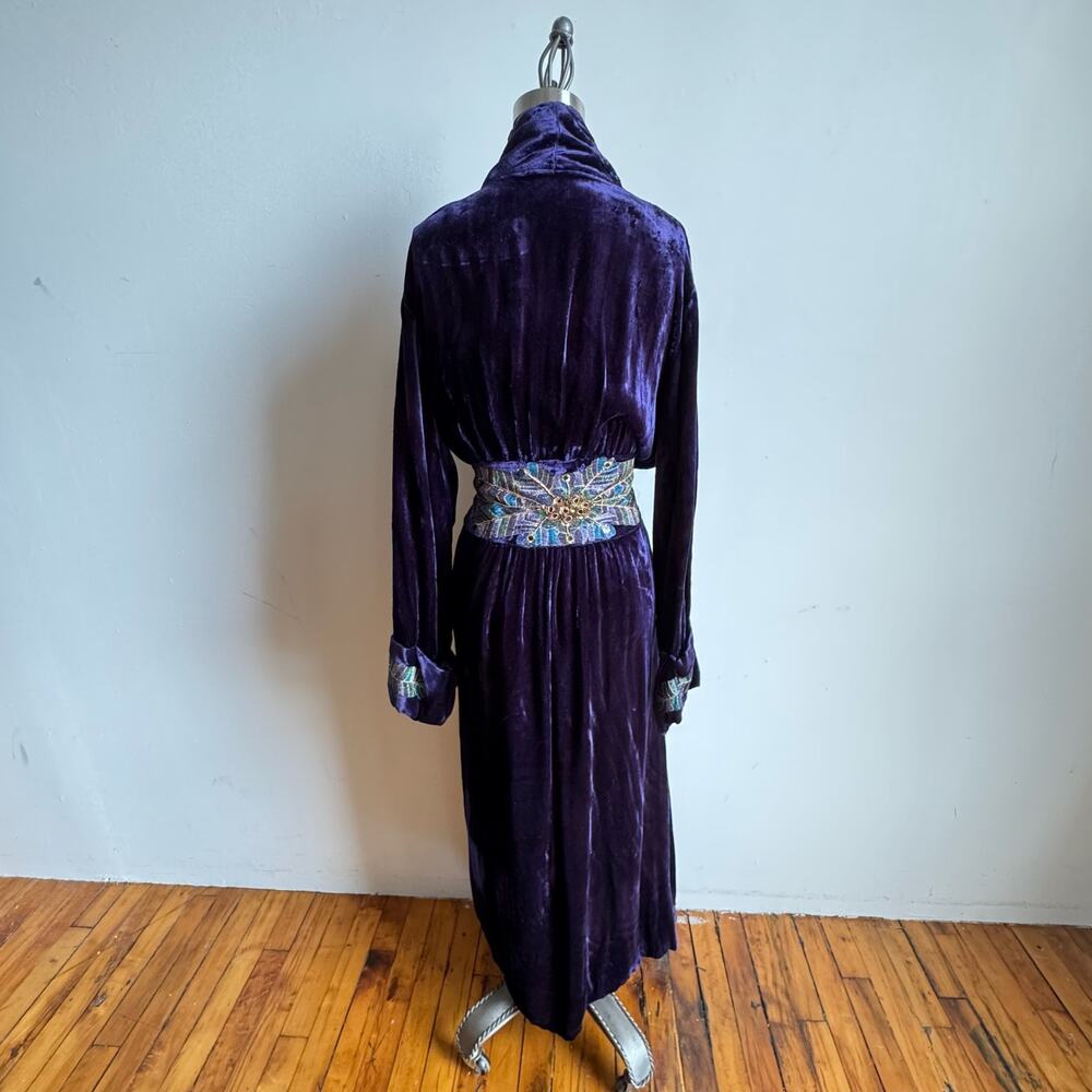 Vintage SOFT SURROUNDINGS Purple Velvet Embroidered Starlet Robe - Picture 4 of 10